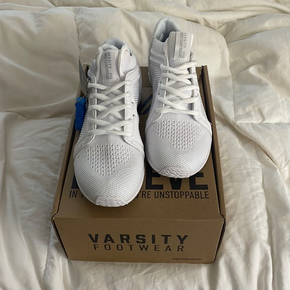 NIB Varsity V4x cheer shoes. Women’s Sz 6.5. Perfect condition!!